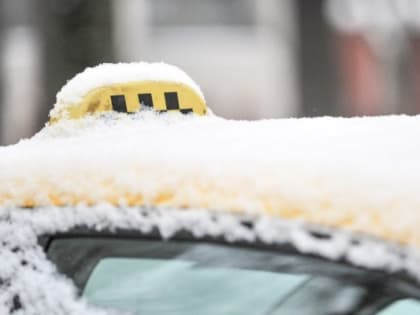 В первый рабочий день после праздников цены на такси в Тюмени взлетели на 400%