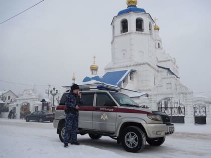 Почти 40 тысяч военнослужащих Росгвардии обеспечивают безопасность празднования Крещения Господня