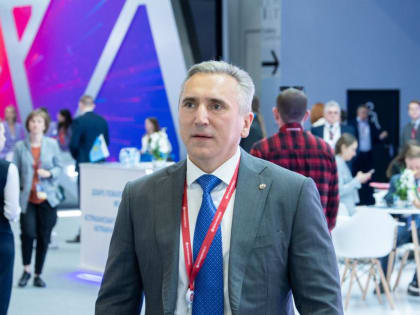 Александр Моор подвел итоги первого дня работы тюменской делегации на ПМЭФ-2023