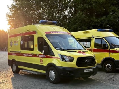 Бригада скорой оказала помощь тюменке, на которую упал шкаф