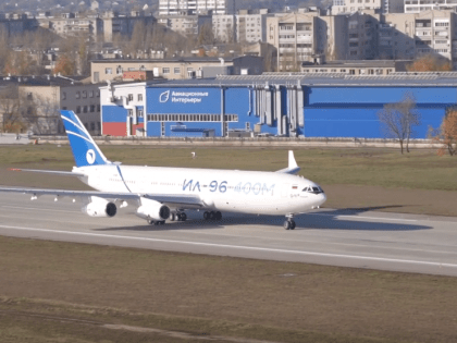 Широкофюзеляжный дальнемагистральный самолет Ил-96-400М совершил первый полет
