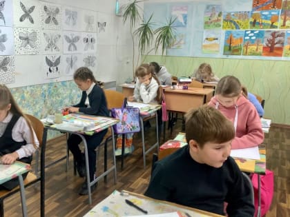 В Тюмень привезут рисунки детей из Краснодона