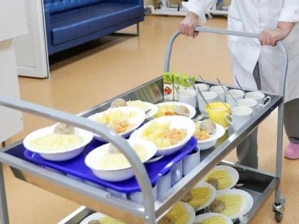 В Омутинской больнице работники пищеблока помогают лечить пациентов