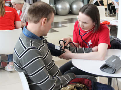 Десятки тюменцев стали участниками акции ко Всемирному дню здоровья