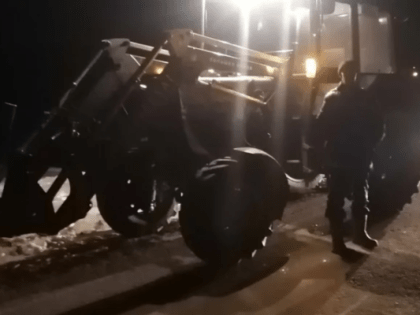 В тюменском селе задержали пьяного тракториста, который спешил на роды у коровы