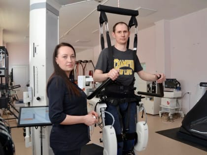 Тюменца с травмой позвоночника восстанавливают на новом тренажере