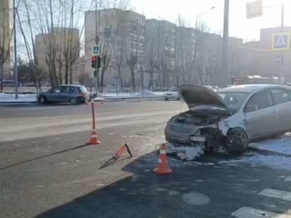В Тюмени в ДТП с двумя иномарками травмы получила 17-летняя пассажирка
