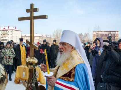 В Тюмени освящены кресты и купол нового храмового комплекса