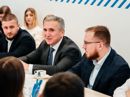 Встреча губернатора с волонтерами в Тюмени