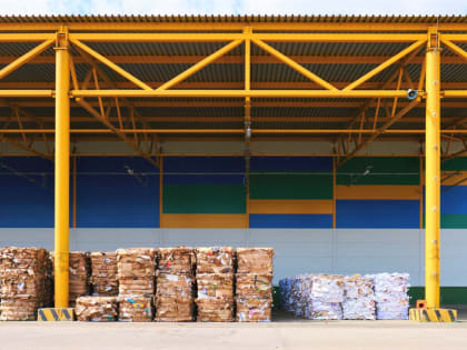 Из Тюменской области на переработку направлены сотни фур вторсырья