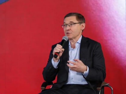 Владимир Якушев поздравил работников текстильной и легкой промышленности УФО с профессиональным праздником