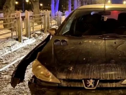 В Тюмени пьяного водителя патруль ГИБДД преследовал, пока тот не врезался в бордюр