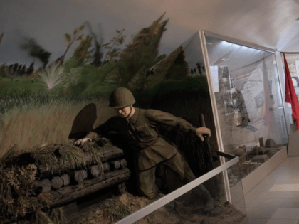 Выставку "Тюмень – Война – Великая Победа" молодежь посещает по "Пушкинской карте"