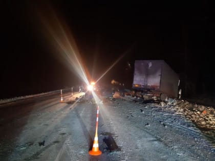 В аварии на трассе Тюмень - Ханты-Мансийск погибли два человека, двое детей - в больнице