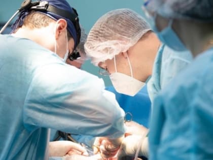 Тюменцу упавшее на руку зеркало повредило 8 сухожилий и два нерва