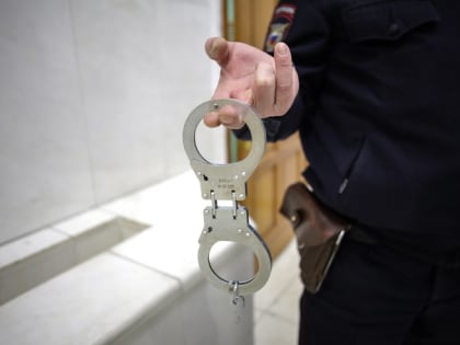 В Тюмени полицейские задержали подозреваемого в хранении наркотиков