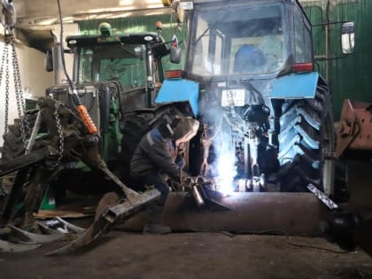 Голышмановские аграрии готовят технику к посевной