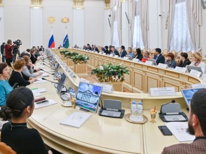 Александр Моор приветствовал участников первого заседания регионального отделения Ассамблеи народов России