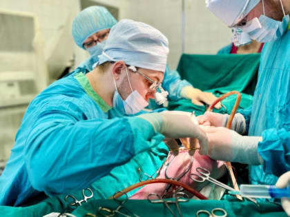 Тобольские хирурги впервые установили искусственную артерию и спасли ногу пациента