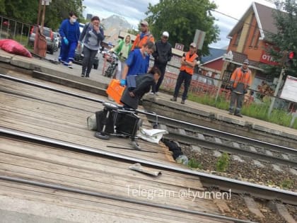 В Тюмени мужчина попал под колеса грузового поезда