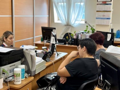 В отделе лицензирования Государственной жилищной инспекции Тюменской области состоялся личный прием жителей многоквартирного дома на ул. Николая Чаплина г. Тюмени