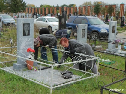 Ветераны и молодёжь вышли на субботник