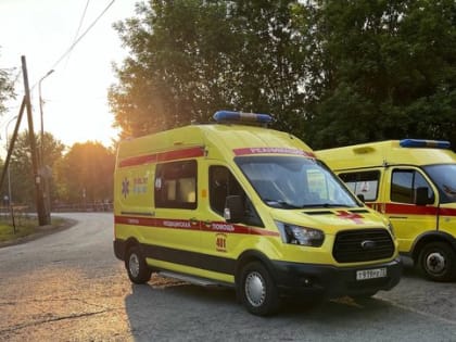 Бригада скорой оказала помощь тюменке, на которую упал шкаф