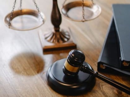 В Тюмени пьяный водитель положил 11 тысяч рублей под коврик в машине автоинспектора