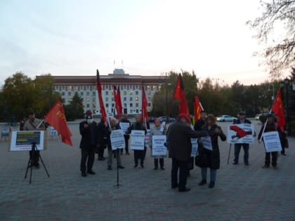 На ночь глядя никто ГТО сдавать не пришёл, только коммунисты провели собрание в память о 30-летии расстрела Верховного Совета РСФСР