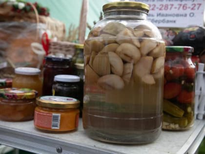 Опасность ботулизма: как домашние консервы могут угрожать вашему здоровью