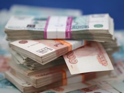 Тюменца оштрафовали за незаконный ввоз крупной суммы денег в долларах