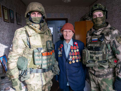 В Запорожской области росгвардейцы поздравили с Новым годом ветеранов Великой Отечественной войны