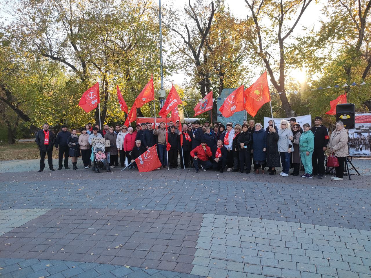 Прошел митинг памяти. 3-4 Октября 1993 событие. Митинг памяти в Курске. Митинг памяти фон. Митинг памяти в Минске.