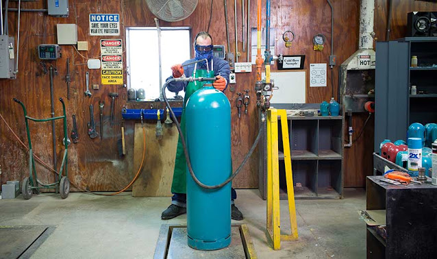 Handling Gas Cylinders Safely
