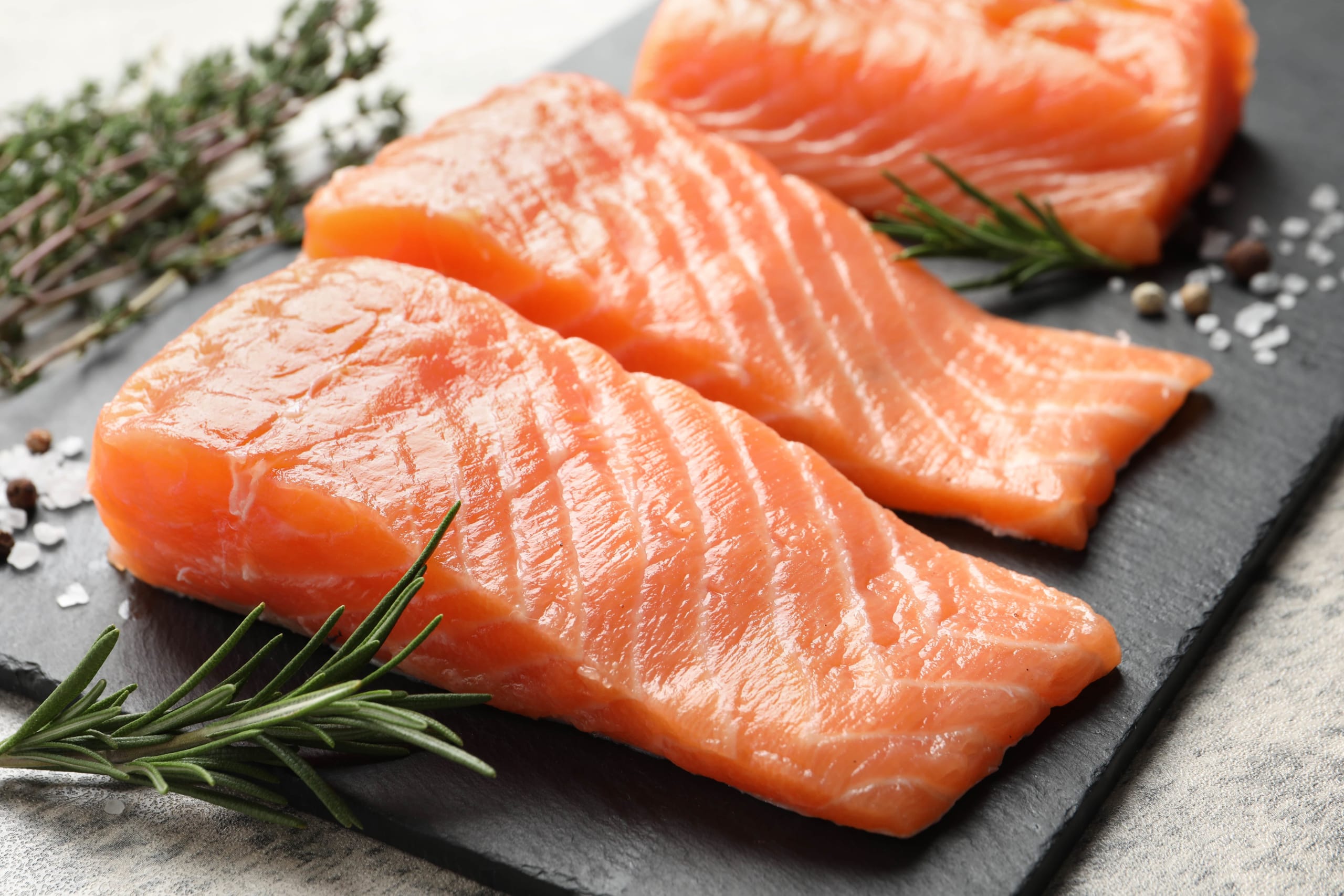 10.5 oz SKINLESS SALMON PORTION