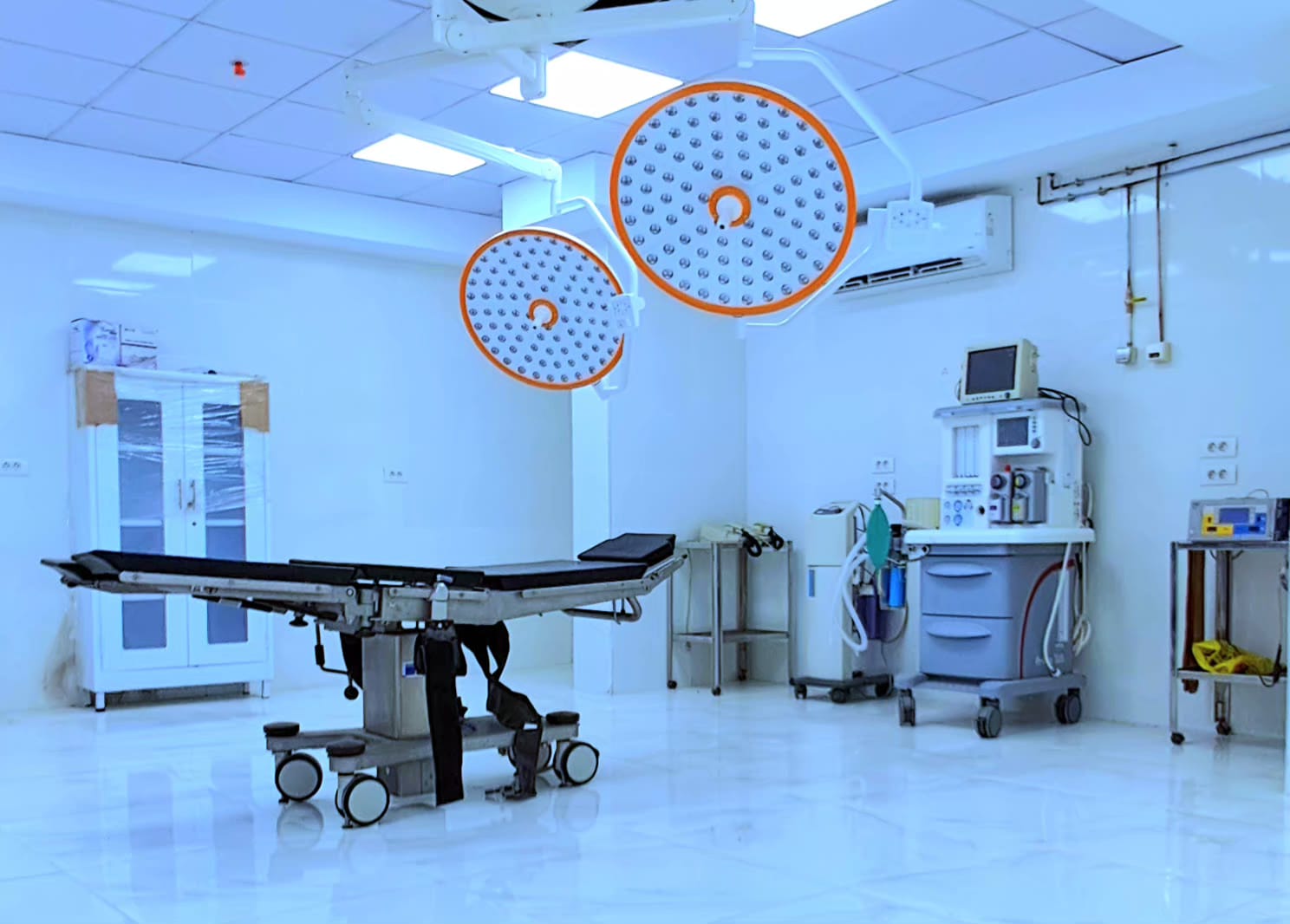 عمليات الجراحة والنساء والتوليد والأنف والأذن والحنجرة متاحة على مدار 24 ساعة