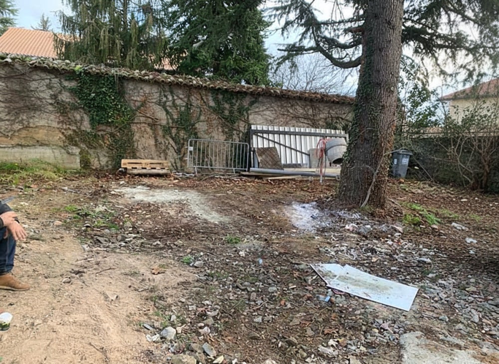 Pièce encombrée avant débarras (Besançon)