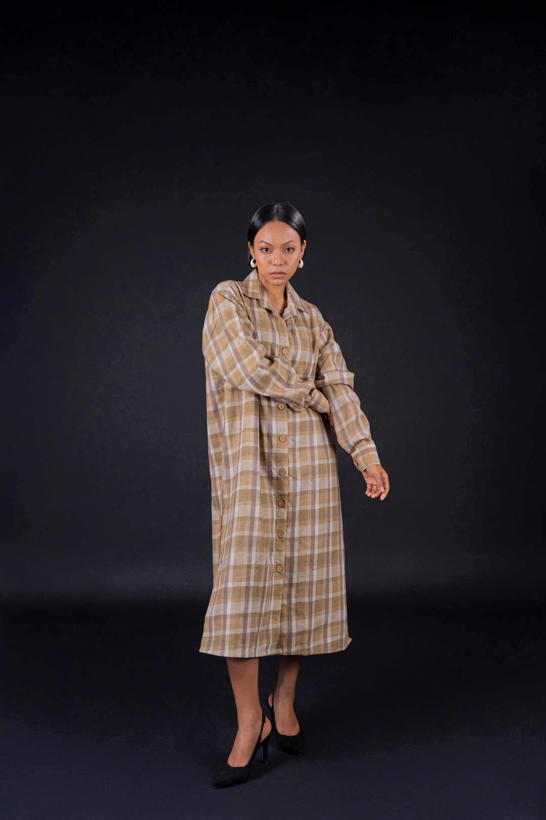 Jeruwa (জেৰুৱা) Relaxed Fit Shirt Dress in Eri Silk thumbnail 3