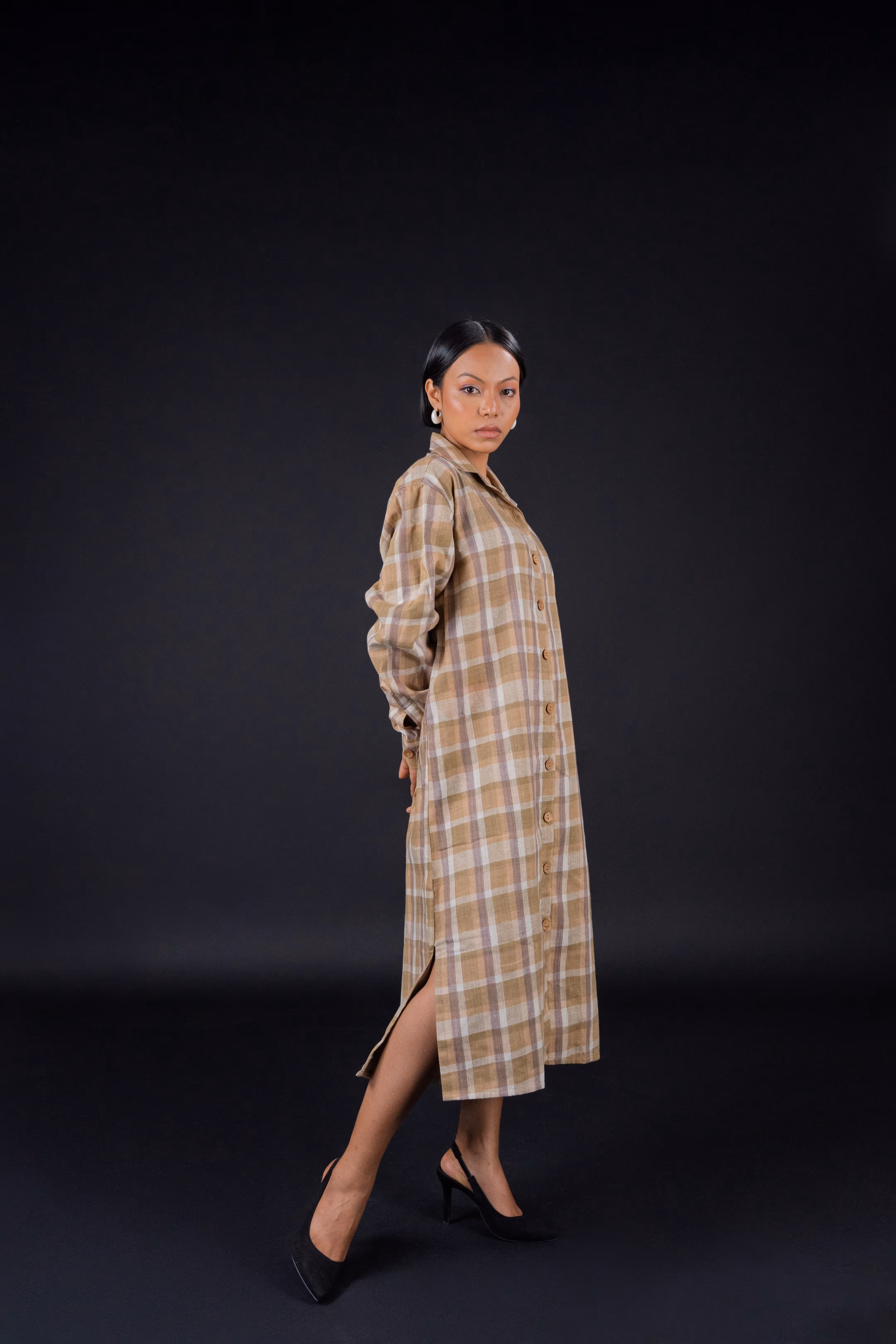 Jeruwa (জেৰুৱা) Relaxed Fit Shirt Dress in Eri Silk thumbnail 4