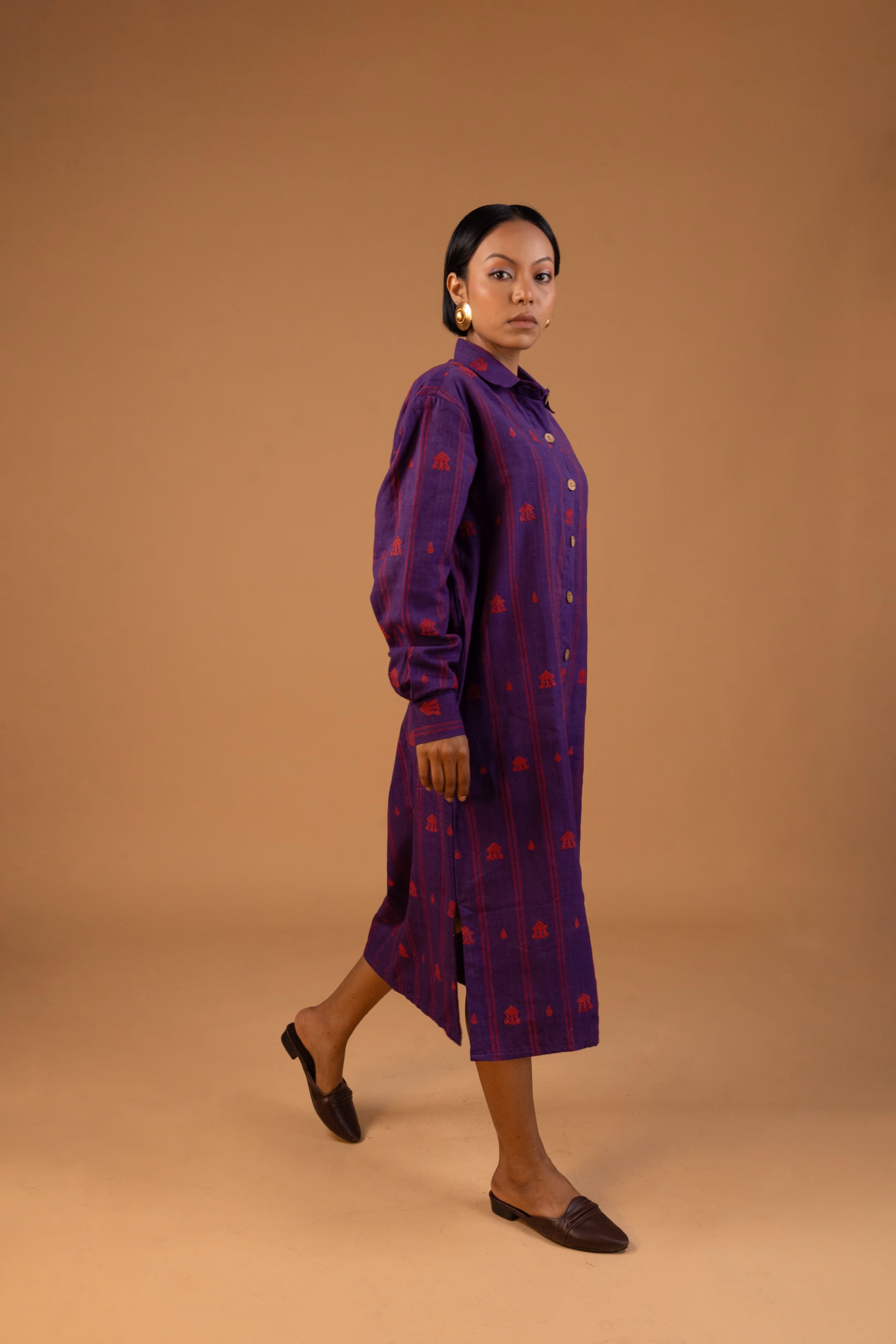 Haanjhoni (সাঁঝনী) Relaxed Fit Midi Dress in Violet thumbnail 2
