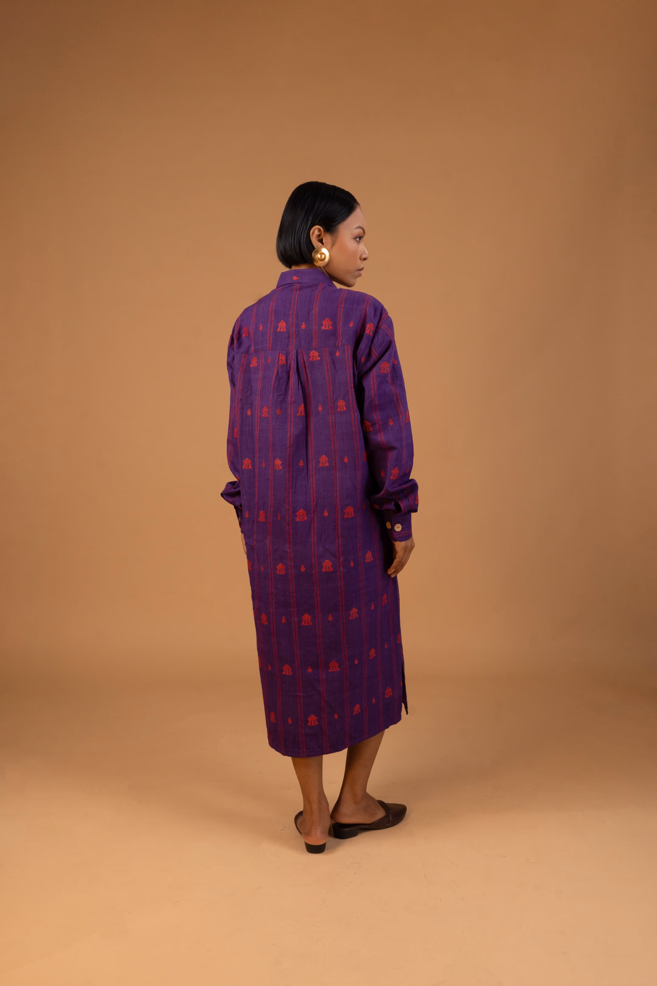 Haanjhoni (সাঁঝনী) Relaxed Fit Midi Dress in Violet thumbnail 4