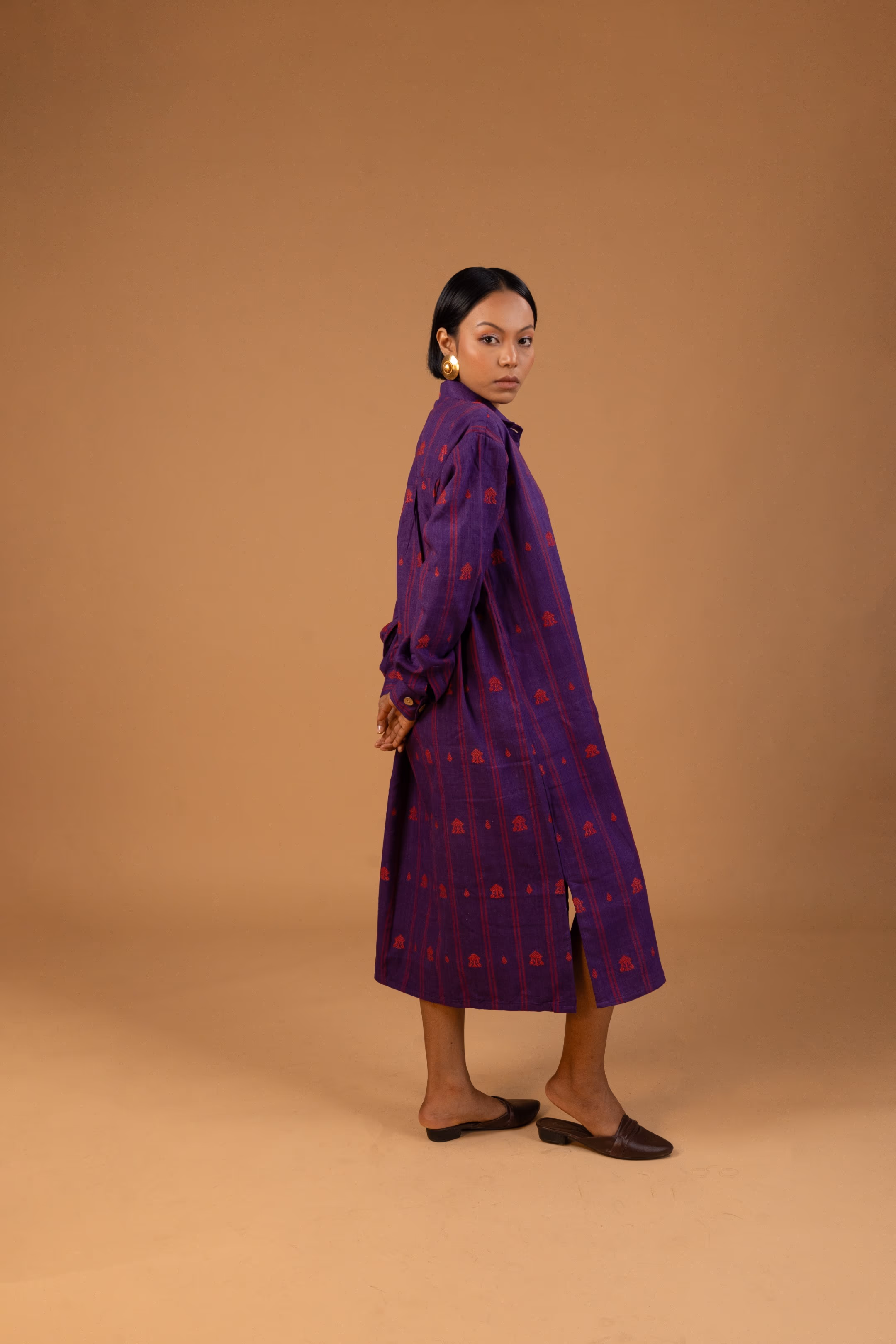 Haanjhoni (সাঁঝনী) Relaxed Fit Midi Dress in Violet thumbnail 5