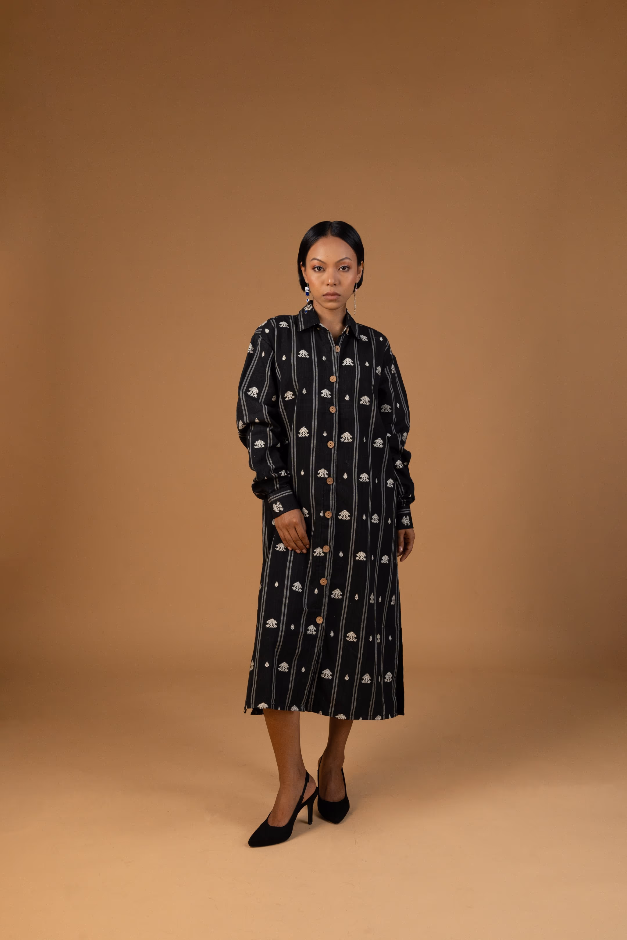 Torali Relaxed Fit Midi Dress in Black thumbnail 2