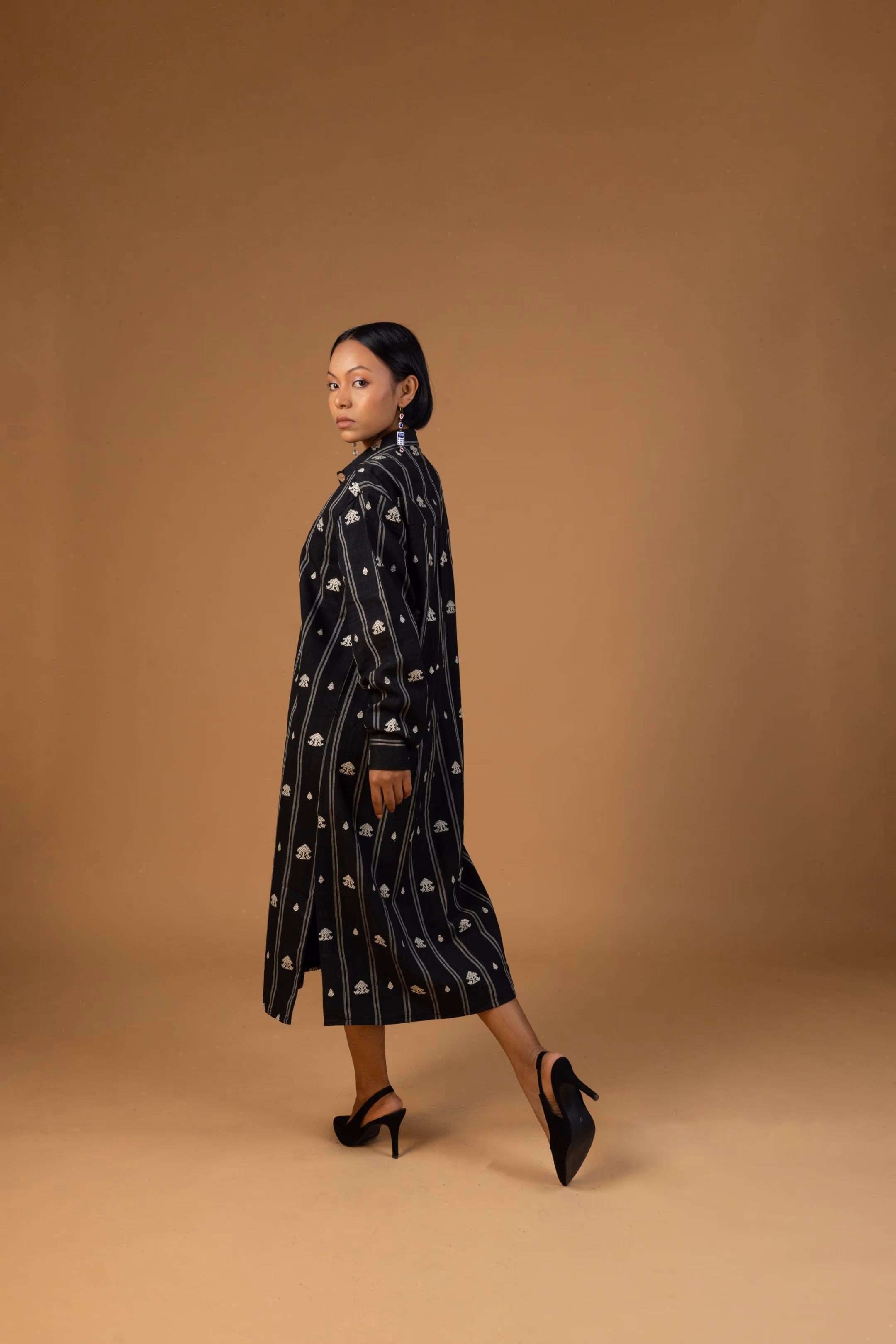 Torali Relaxed Fit Midi Dress in Black thumbnail 3