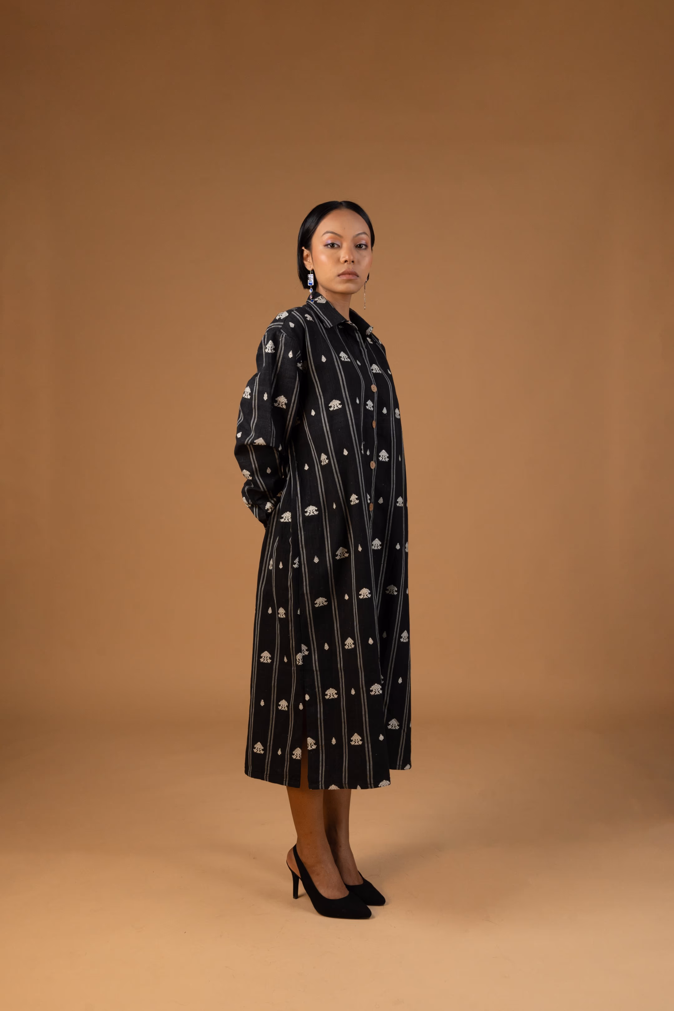Torali Relaxed Fit Midi Dress in Black thumbnail 4