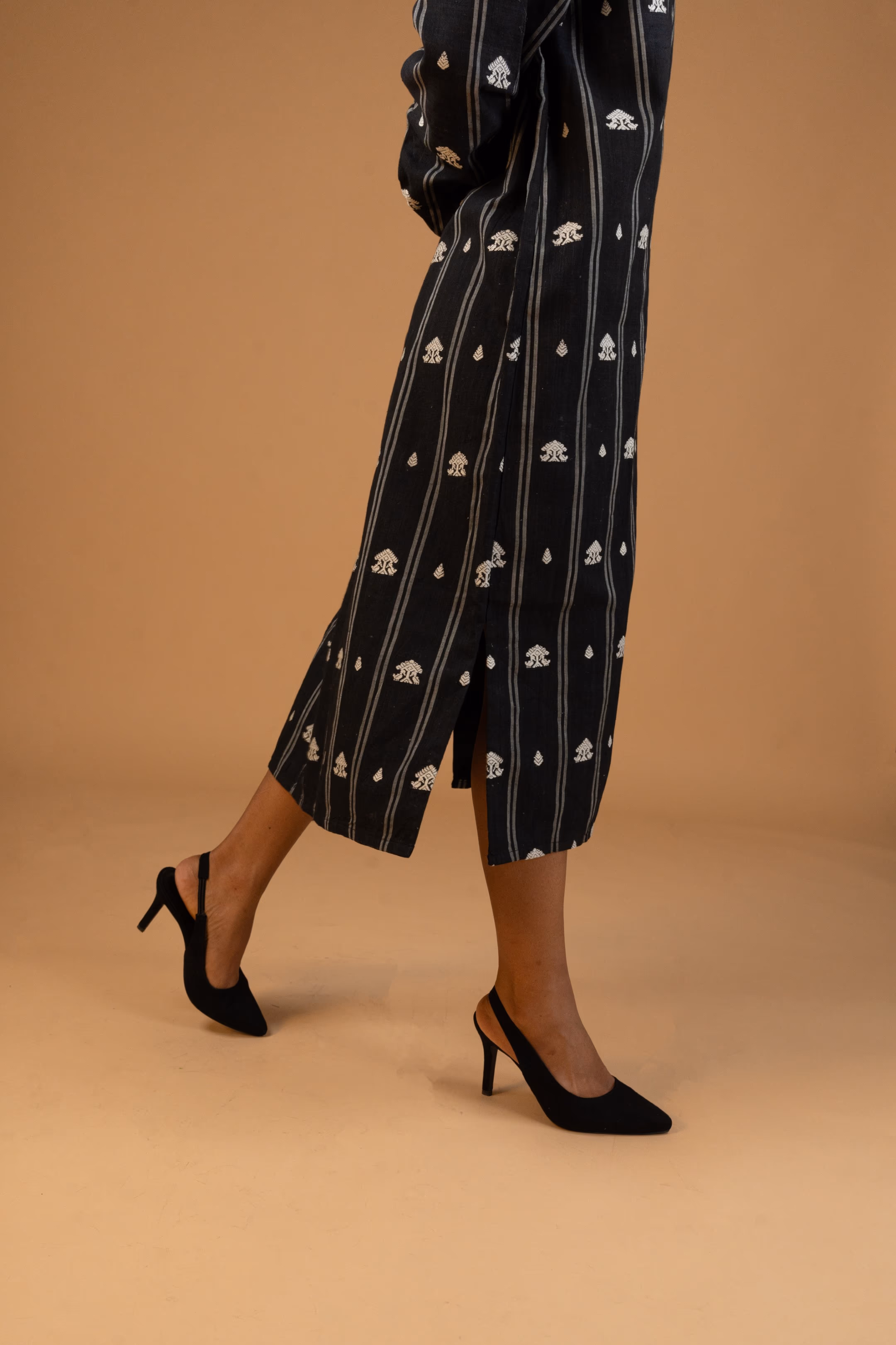 Torali Relaxed Fit Midi Dress in Black thumbnail 5