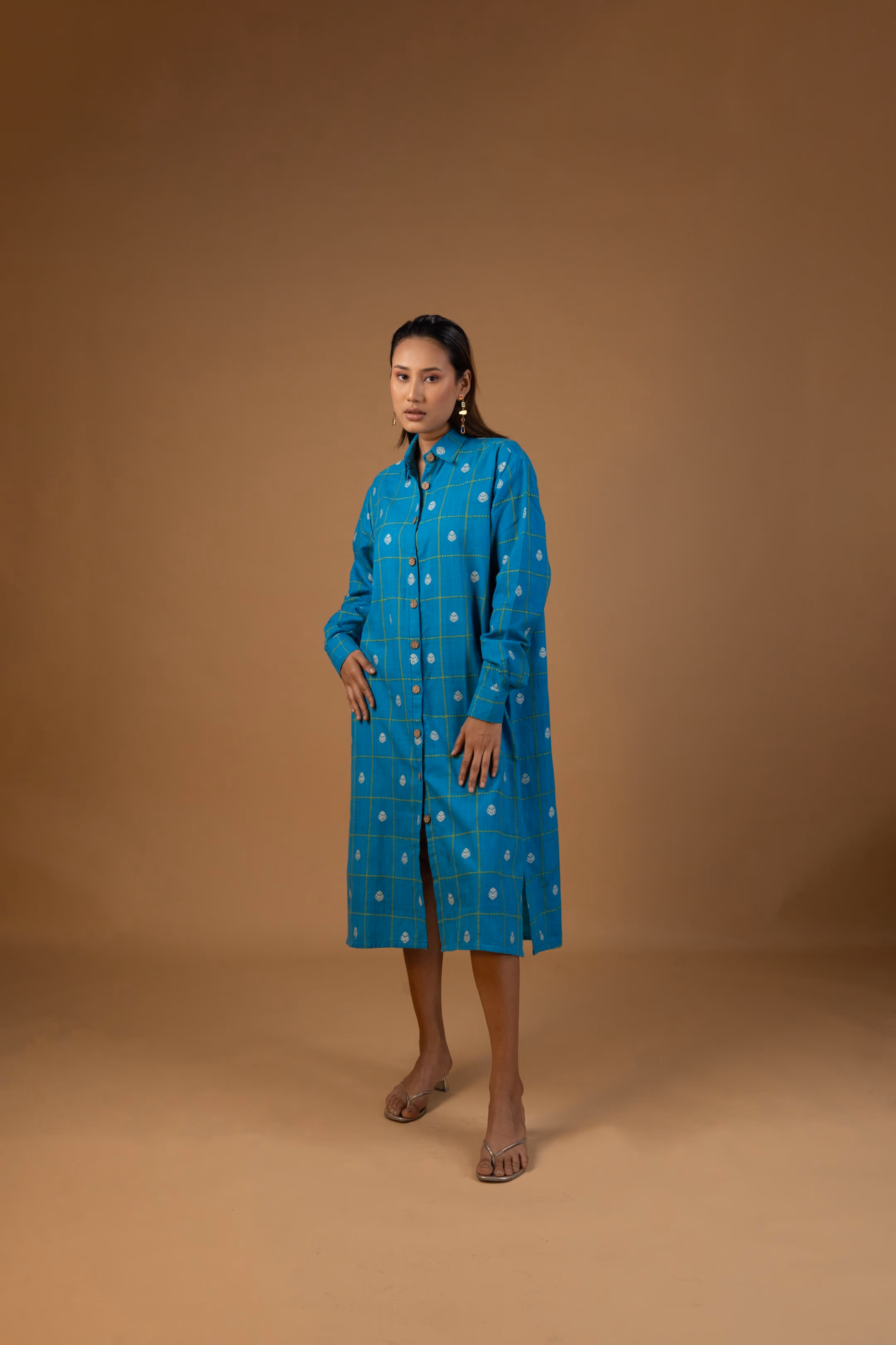 Akakhi (আকাশী) Relaxed Fit Midi Shirt Dress in Sky Blue thumbnail 2