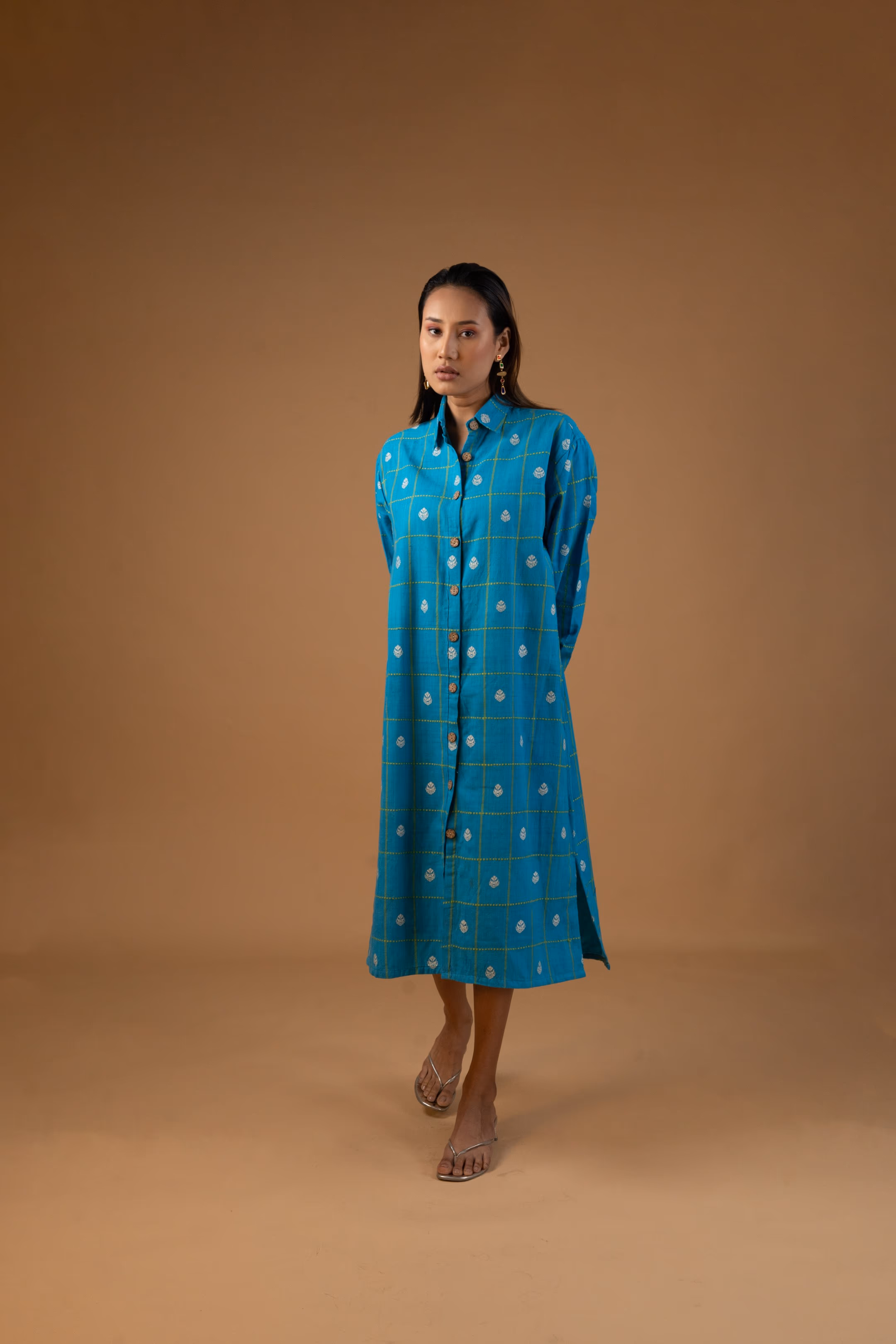 Akakhi (আকাশী) Relaxed Fit Midi Shirt Dress in Sky Blue thumbnail 4