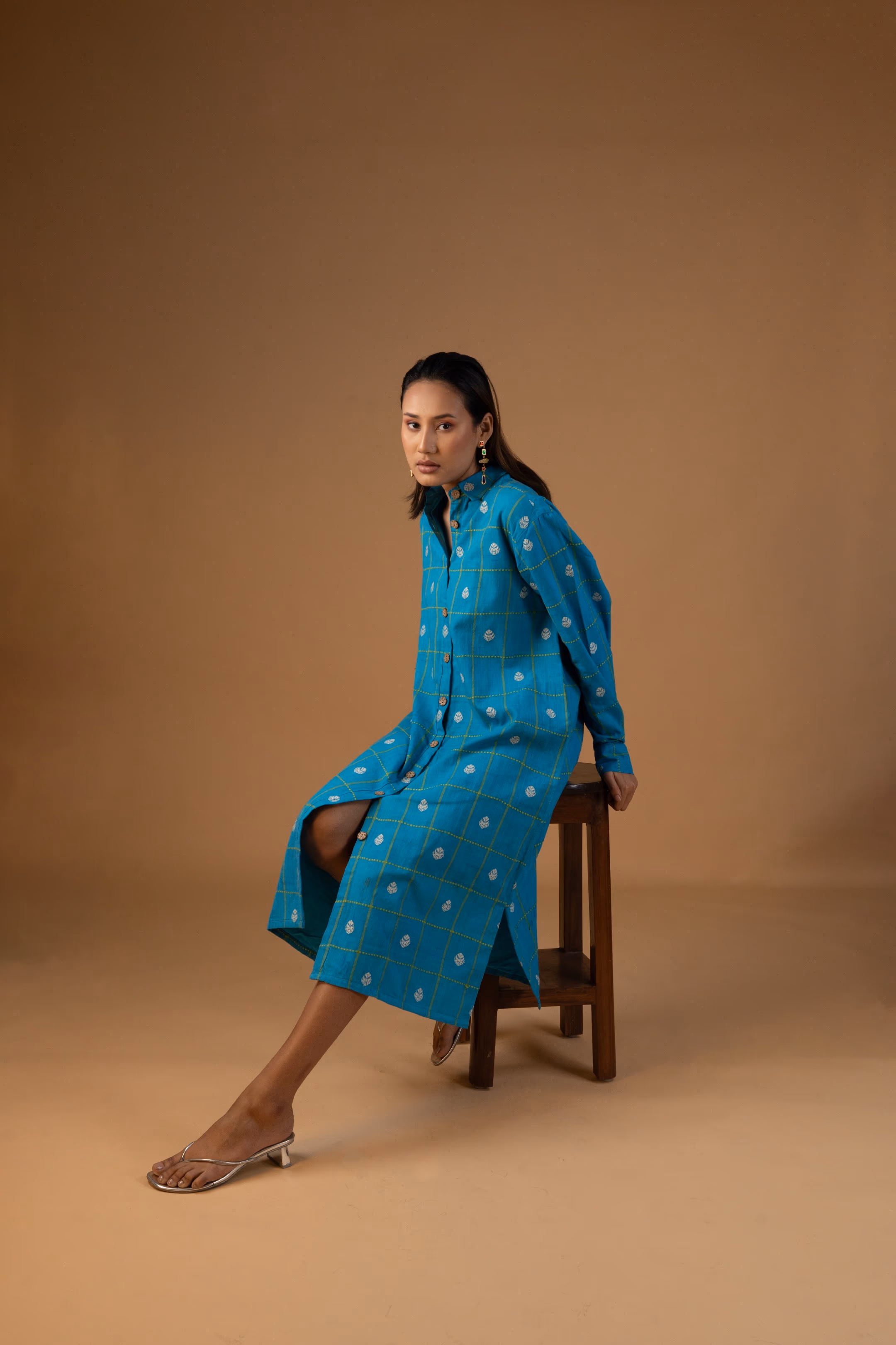 Akakhi (আকাশী) Relaxed Fit Midi Shirt Dress in Sky Blue thumbnail 5
