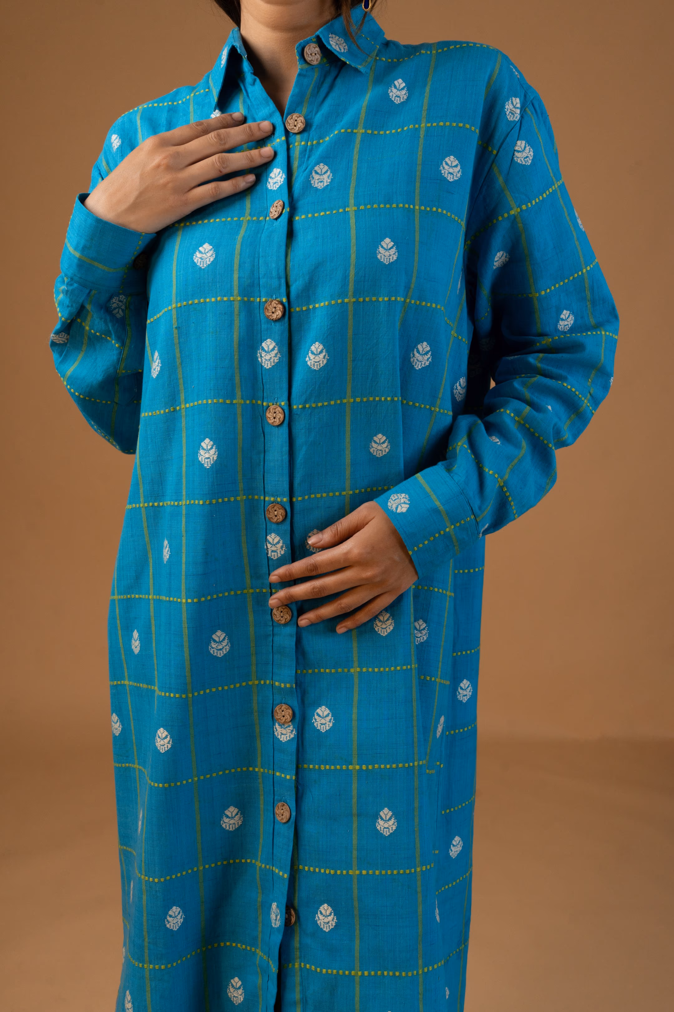 Akakhi (আকাশী) Relaxed Fit Midi Shirt Dress in Sky Blue thumbnail 7